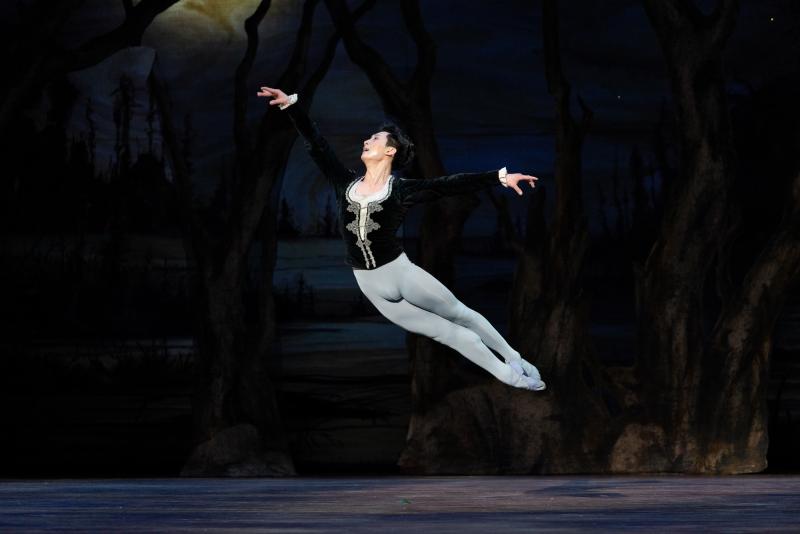 Zecheng Liang of Philadelphia Ballet in “Giselle,” choreography by Angel Corella. Photo by Alexander Iziliaev.